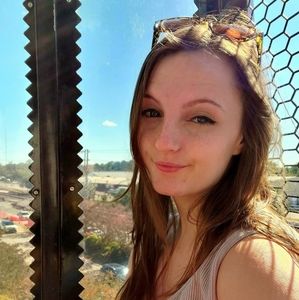 Meet your Posher, Chloe